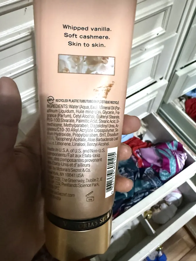 Fotografía de la lista de ingredientes de Victoria’s Secret Body Lotion (Bare Vanilla)